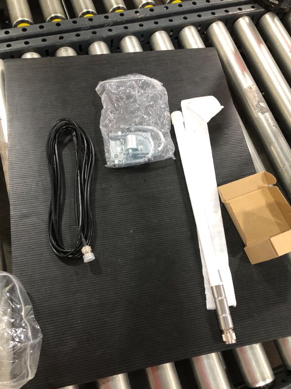 Photo 2 of Waterproof 8dBi Long Range Cellular Ultra Distance LoRa Gateway Antenna Omni-Directional Glass Fiber LoRaWan 915MHz Antenna with 5M/16.4FT Cable for Helium RAK Hotspot HNT Finestra Miner Mining