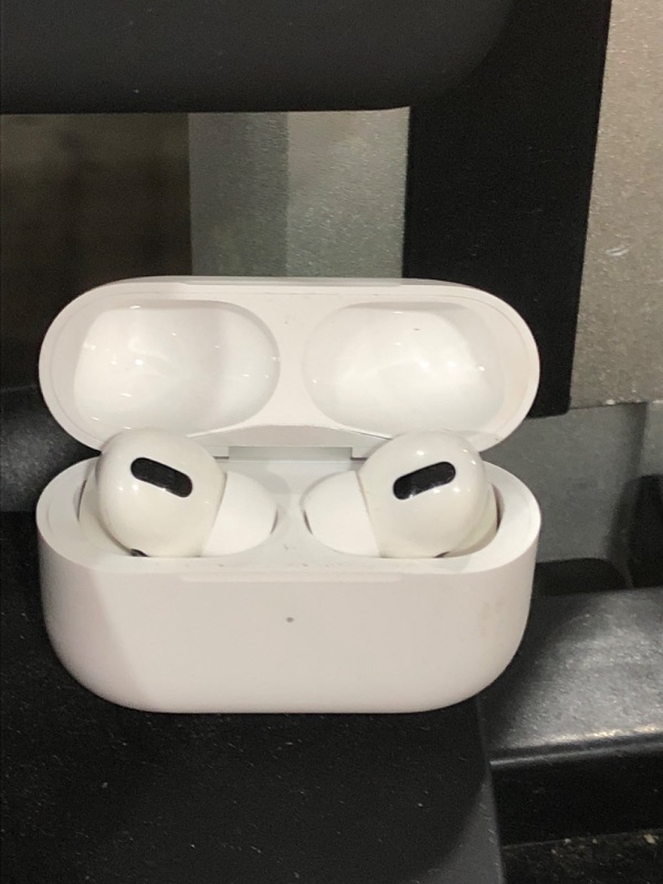 Photo 1 of Apple AirPods Pro
