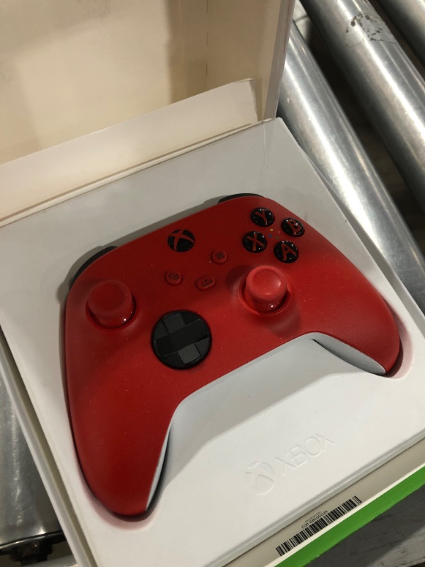 Photo 2 of Xbox Core Wireless Controller – Pulse Red
