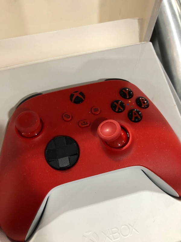 Photo 3 of Xbox Core Wireless Controller – Pulse Red
