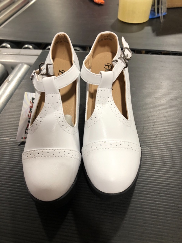 Photo 1 of White thick heel shoes. Size unknown ( 8 -9)