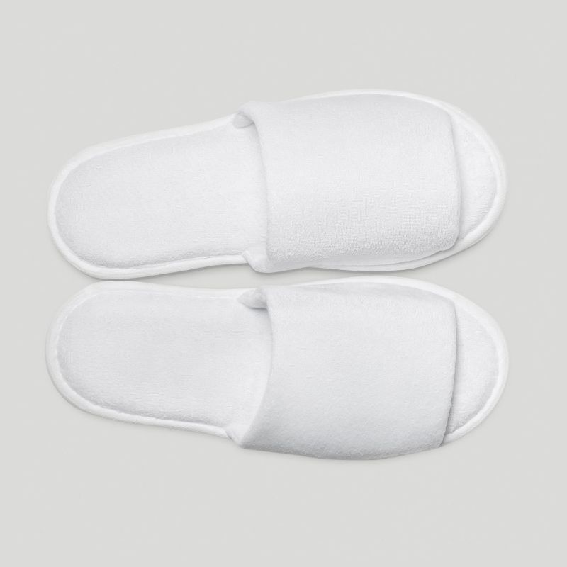 Photo 1 of White Open Toe Adult  Slippers. (Size unknown from 7-8) ( 10 in pack)