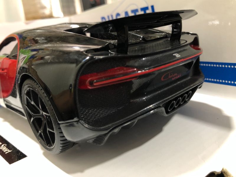 Photo 4 of Bburago 1 18 Bugatti Chiron Sport
