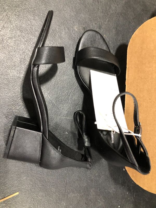 Photo 4 of Amazon Essentials Women's Two Strap Heeled Sandal Size 9w 
