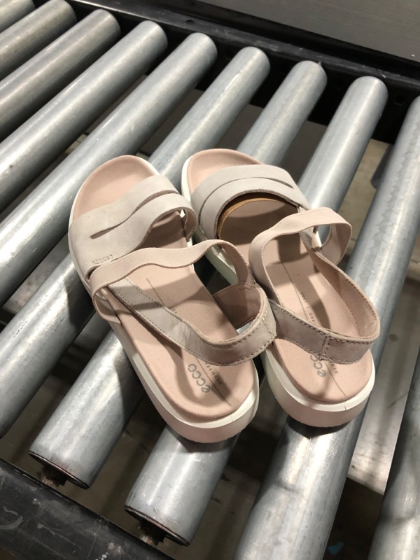 Photo 2 of ECCO YUMA WOMEN'S SANDAL SIZE 38, 7-7.5.
 