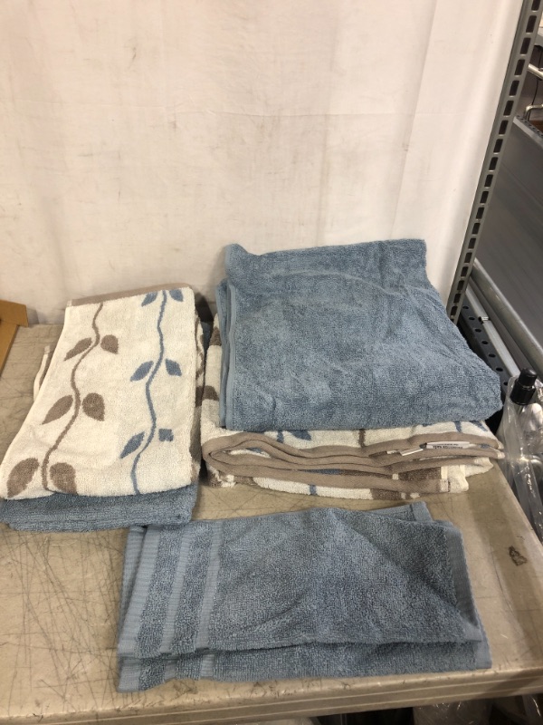 Photo 1 of 6PC TOWEL LOT, BATH TOWELS, 2 HAND TOWELS, 2 WASHCLOTHES, BLUE AND GREY 