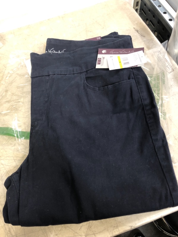 Photo 2 of Gloria Vanderbilt Women's Amanda Pull on Capri, NAVY, SIZE 14