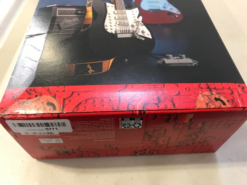 Photo 4 of LEGO Ideas Fender Stratocaster 21329 Building Kit Idea for Guitar Players and Music Lovers (1,079 Pieces)
DAMAGES TO PACKAGING 