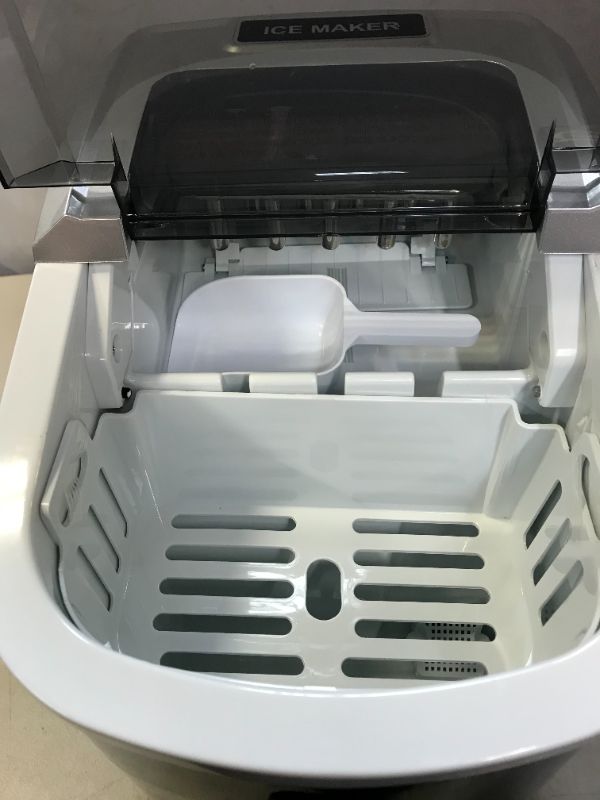 Photo 4 of Frigidaire EFIC103-AMZ-SC Counter Top Maker with Over-Sized Ice Bucket, Stainless Steel, Self Cleaning Function, Heavy Duty, Stainless
(UNABLE TO TEST FULL FUNCTONALITY)