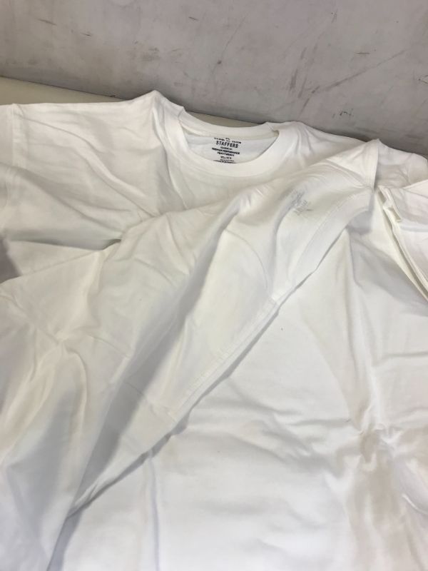 Photo 2 of MEN'S WHITE TEE SIZE XL 2 CT