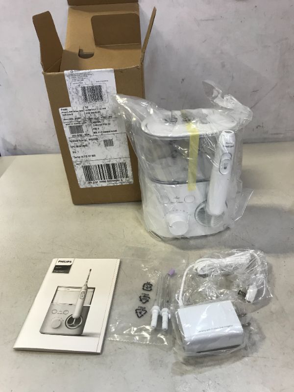 Photo 1 of Philips Sonicare Power Flosser 5000, White (DAMAGES TO PACKAGING)