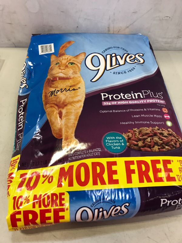 Photo 2 of 9Lives Protein Plus Dry Cat Food Bonus Bag, 13.2Lb exp april 22 2022