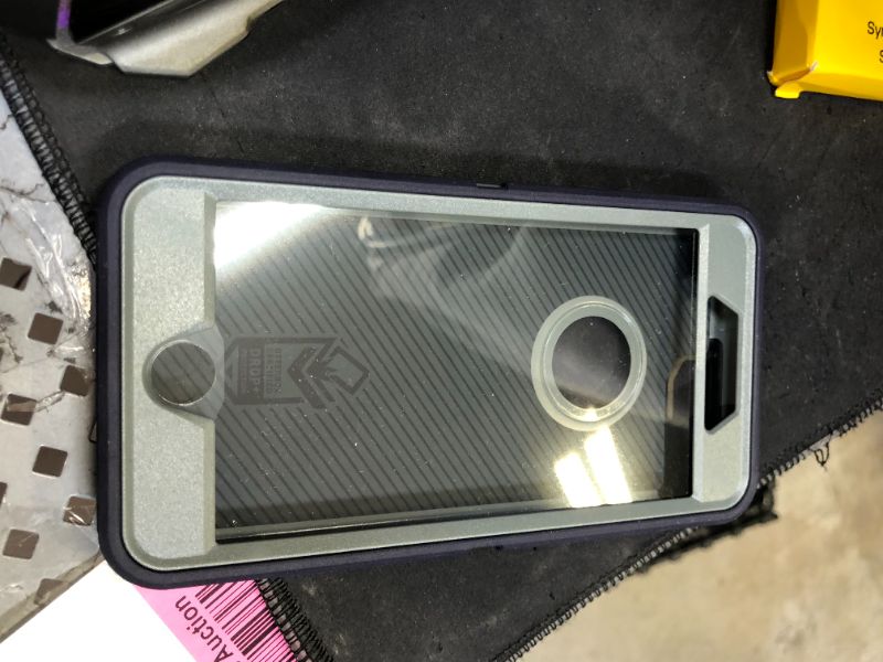 Photo 2 of otterbox defender iphone 7/8 plus 