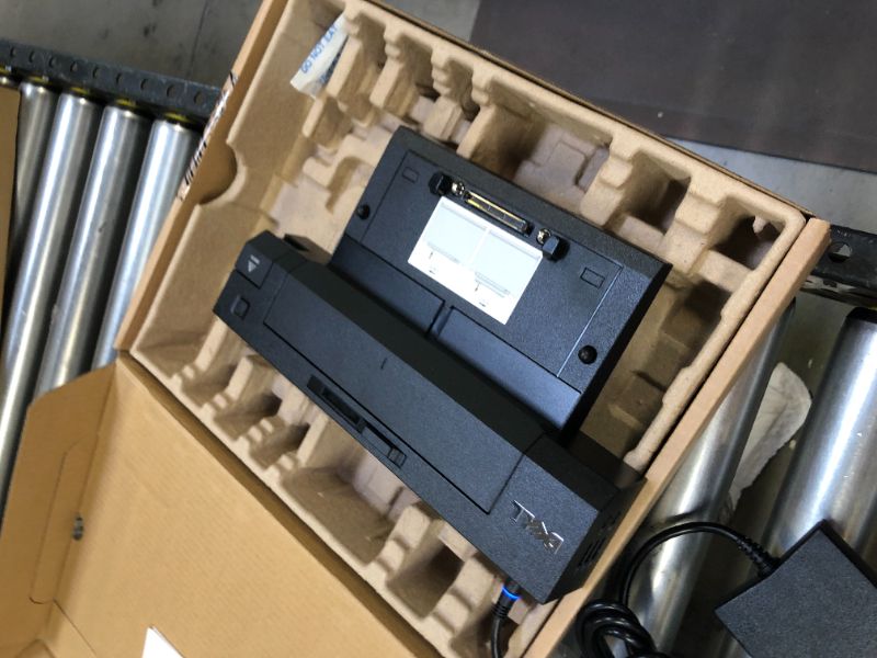 Photo 1 of Dell E-Port Replicator 3.0 with 130W Power Adapter E Series Latitudes (PRO3X)
