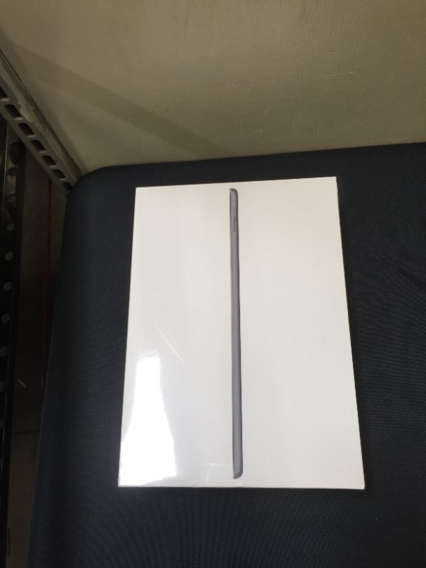 Photo 4 of Apple 10.2-inch iPad Wi-Fi 64GB - Space Gray (9th Gen)
(factory sealed)
