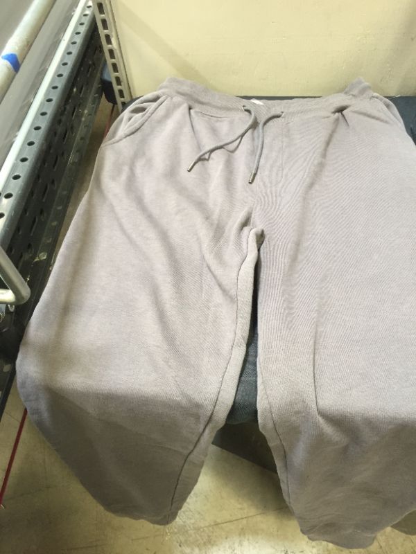 Photo 1 of men's sweats tag say size mT---looks like Large 