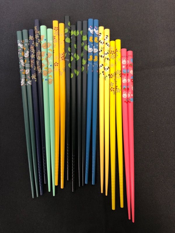 Photo 1 of 10 Pairs Reusable Animals Wooden Chopsticks Set Colorful Animals Chopsticks Cartoon Fruit Chopsticks Multicolored Wooden Chopsticks for Home School Kitchen Cooking Tableware Use
