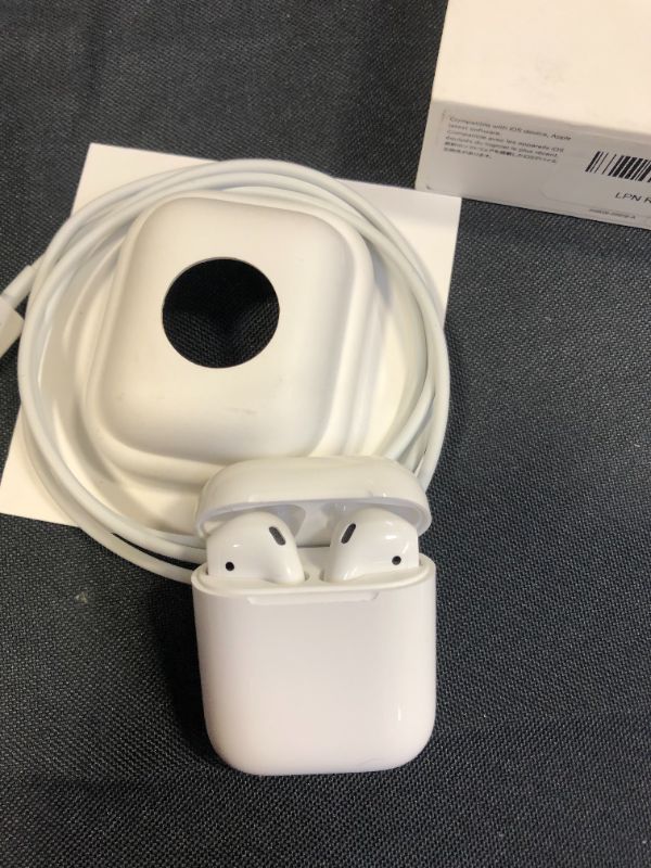 Photo 3 of Apple AirPods (2nd Generation)
