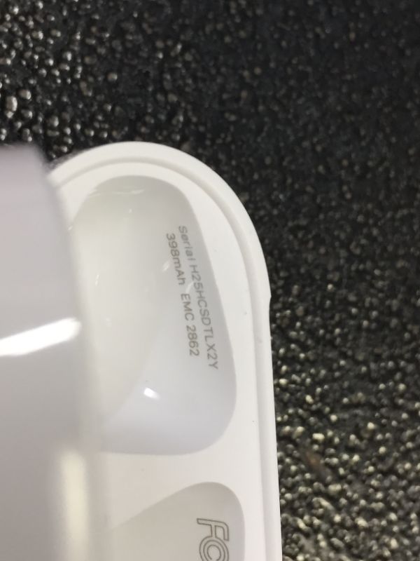 Photo 7 of Apple AirPods (2nd Generation)
