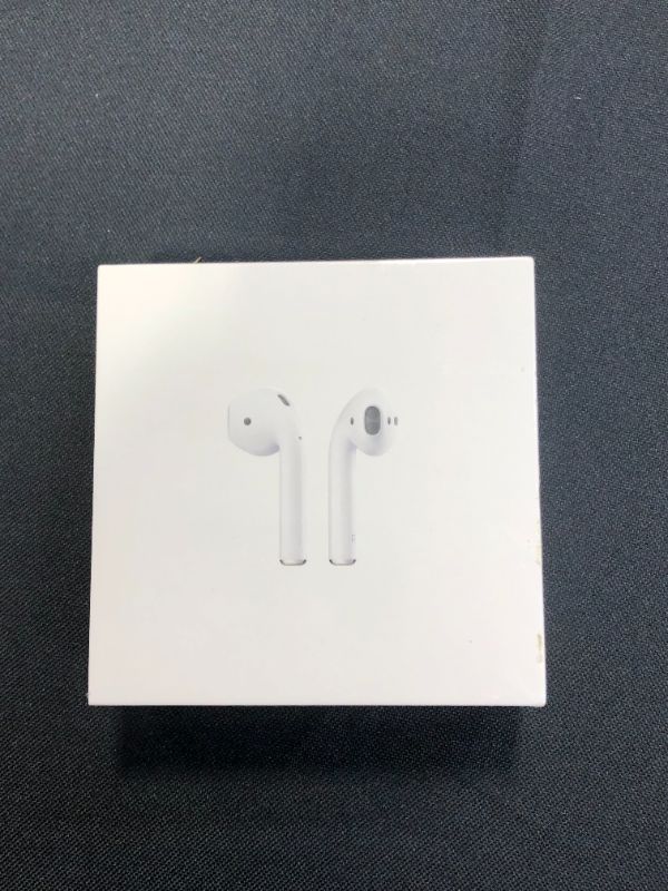 Photo 4 of Apple AirPods (2nd Generation)
