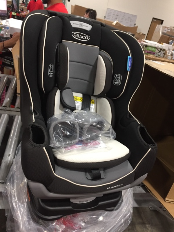 Photo 2 of Graco® Extend2Fit® Convertible Car Seat in Gotham

