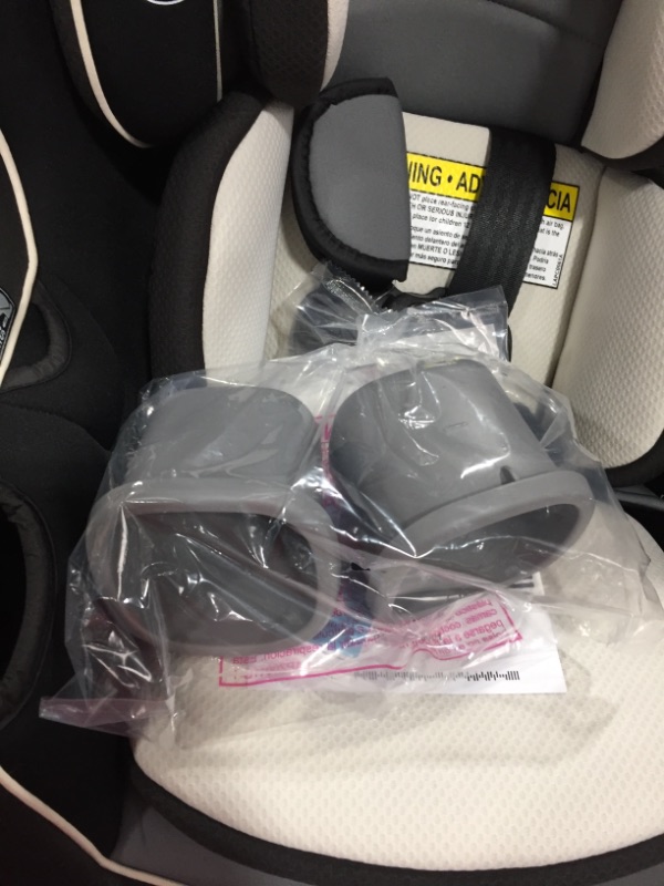 Photo 4 of Graco® Extend2Fit® Convertible Car Seat in Gotham

