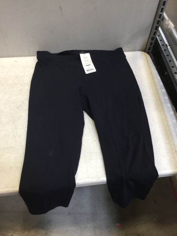 Photo 2 of Hue Wide Waistband Blackout Capri Leggings
Size: Large
