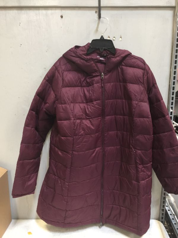 Photo 1 of Amazon Essentials Women's Lightweight Water-Resistant Hooded Puffer Coat 
SIZE XXL
