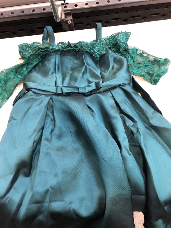 Photo 1 of YOUNG GIRLS GREEN DRESS, SIZE UNKNOWN 
POSSIBLY FIT 10-12