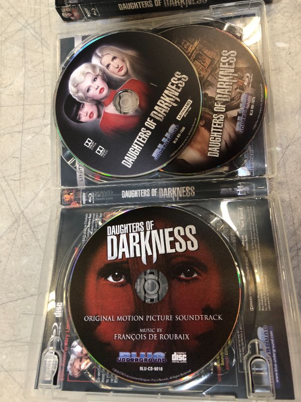 Photo 4 of Daughters of Darkness (4K Ultra HD + Blu-ray + CD)
