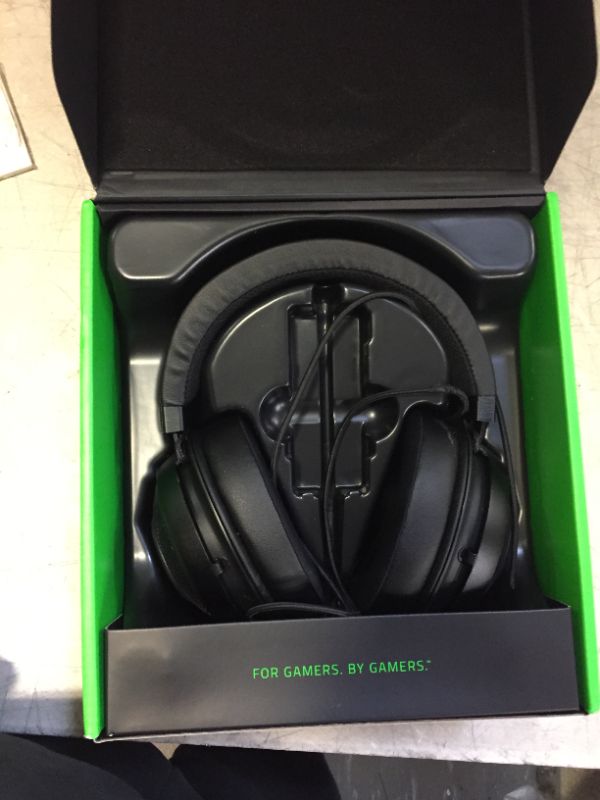 Photo 2 of Razer Kraken Tournament Edition THX 7.1 Surround Sound Gaming Headset: Retractable Noise Cancelling Mic - USB DAC -  For PC, PS4, PS5, Nintendo Switch, Xbox One, Xbox Series X & S, Mobile – Black 
(RIPPED WIRE PLUG IN)
