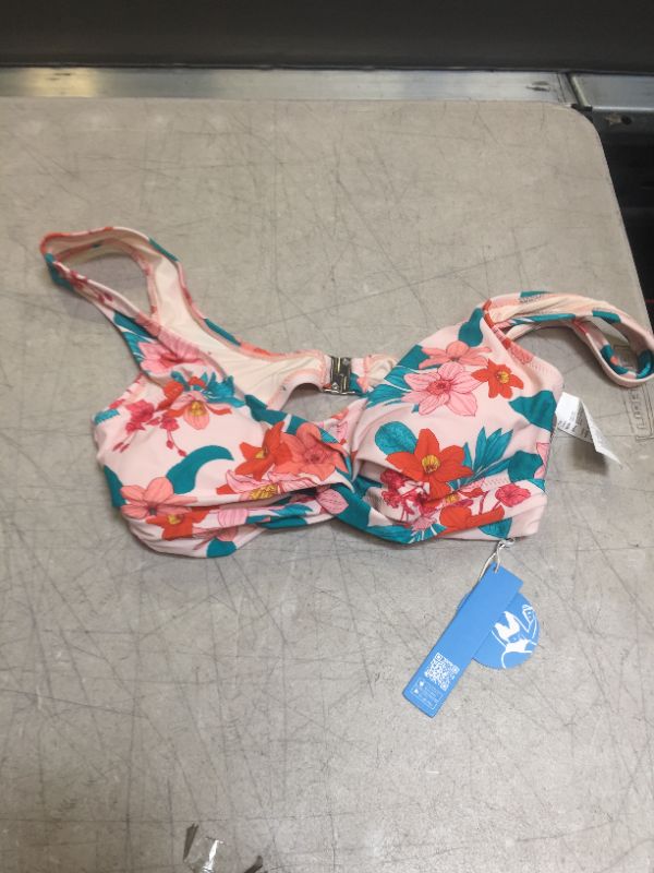 Photo 2 of CUPSHE Emerie Floral Twist Bikini Top---MEDIUM---
