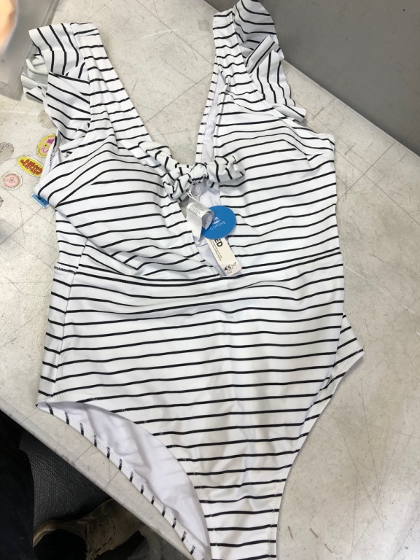 Photo 1 of womens cupshe bathing suit size XL