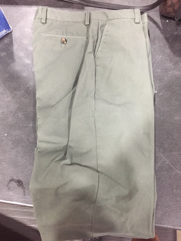 Photo 1 of 32W x 32L Amazon Essentials green classic mens pants