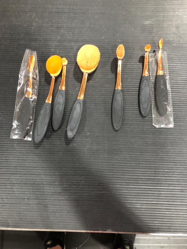 Photo 1 of Beauty Kate Oval Makeup Brushes Set 5 Pcs Professional Oval Toothbrush Foundation Contour Concealer Eyeliner Blending Cosmetic Brushes Tool Set (Rose Gold Black)
