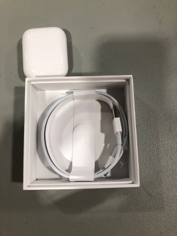 Photo 3 of AirPods (2nd generation)