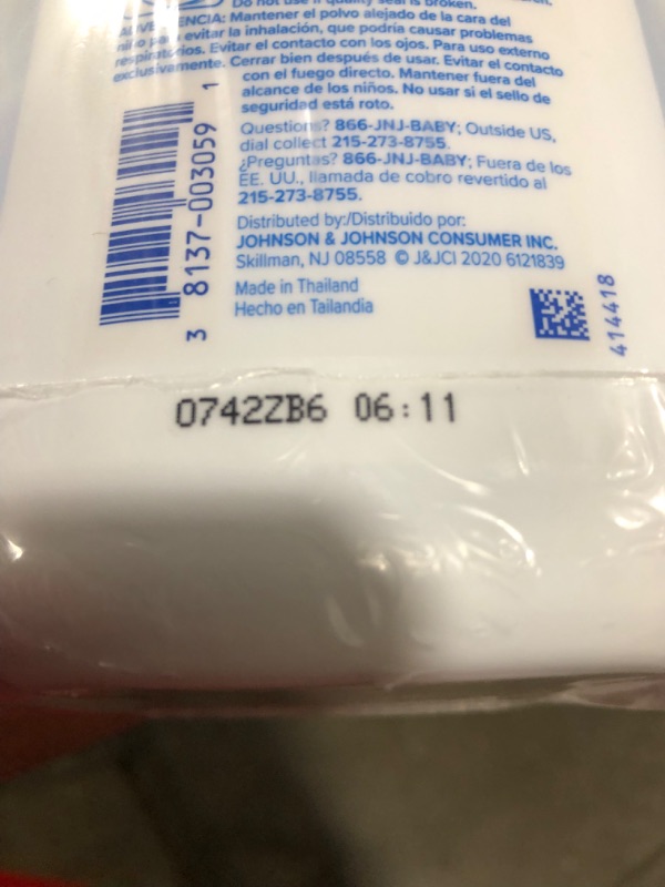 Photo 1 of Johnson's Baby Powder, Pure Cornstarch, Aloe & Vitamin E, 22 Ounce (Pack of 3)