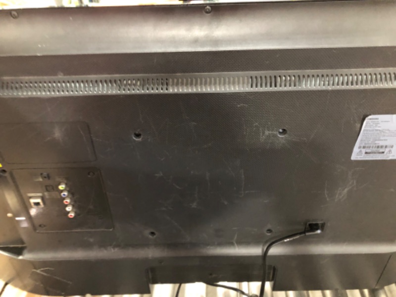 Photo 1 of SAMSUNG 40-inch Class LED Smart FHD TV 1080P (UN40N5200AFXZA, 2019 Model)
