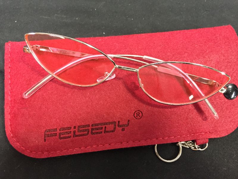 Photo 2 of FEISEDY Fashion Designer Sunglasses Retro Small Petals Shape Arc Temple Design B2298 ( Pink )
