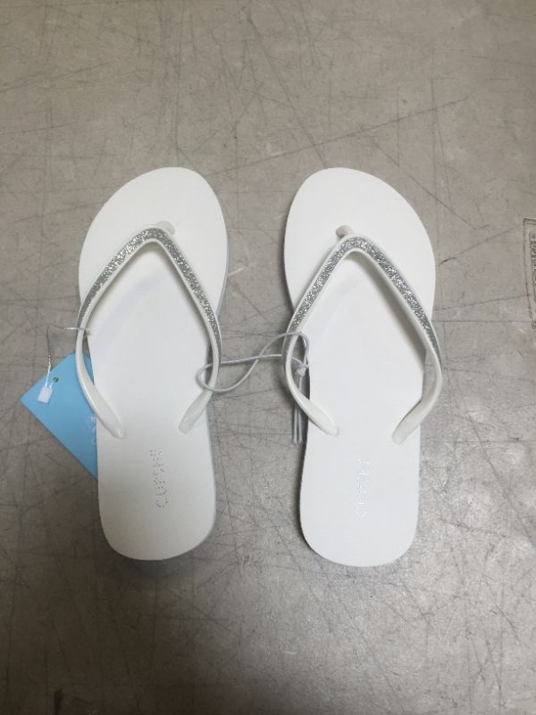 Photo 2 of CUPSHE Blanco Minimalist Flip Flops---SIZE 8---
