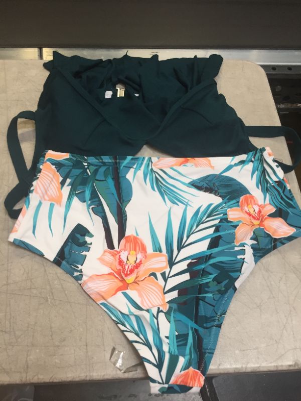 Photo 2 of CUPSHE Green And Floral Ruffle Plus Size Bikini---1X---
