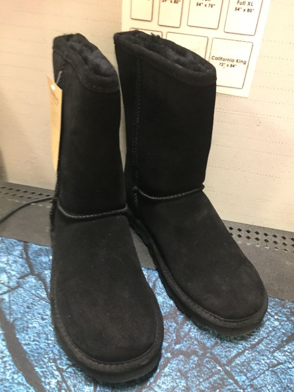 Photo 2 of Bearpaw Women's Elle Short Boots--size 9 

