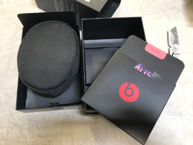 Photo 4 of Beats Solo3 Wireless On-Ear Headphones - Apple W1 Headphone Chip, Class 1 Bluetooth, 40 Hours of Listening Time, Built-in Microphone - Black (Latest Model)
