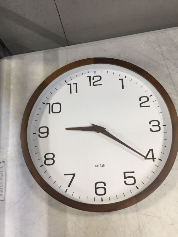 Photo 1 of clock (needs batteries)