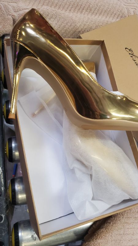 Photo 3 of 4" Heel Pointed-Toe Classic Pumps
us size 9