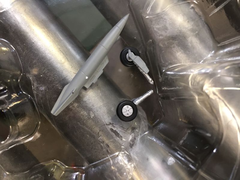 Photo 1 of 1:72 scale mig-21 plane ----- small damaged parts