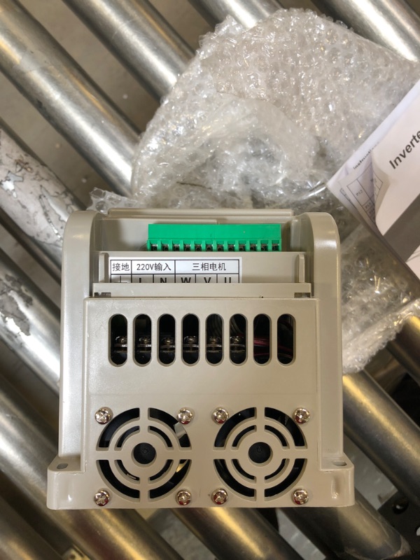 Photo 4 of SZCY LLC AC 220V/2.2KW Variable Frequency Drive, 12A VFD Inverter Frequency Converter for Spindle Motor Speed ??Control (Single-Phase Input, 3-Phase Output