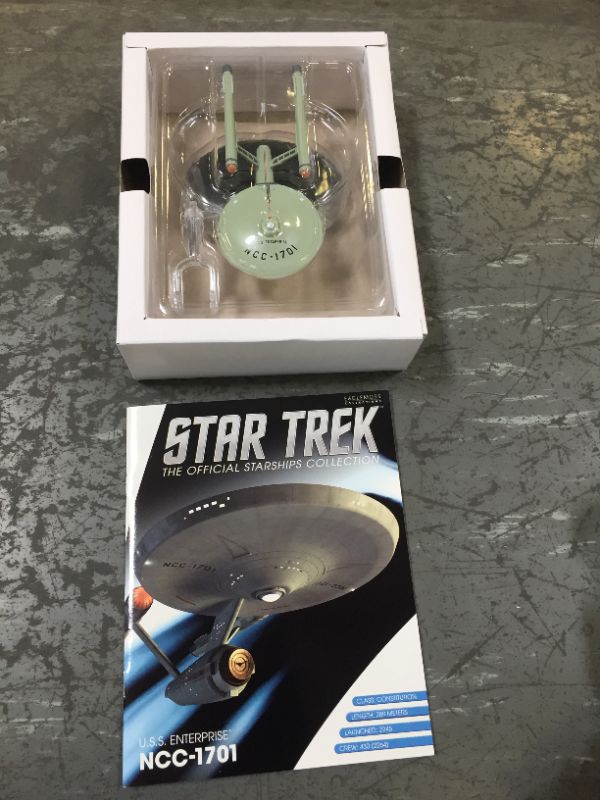 Photo 1 of Eaglemoss Star Trek Figure USS Enterprise NCC-1701 Hero Collect