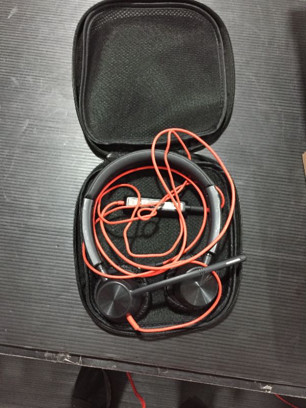 Photo 2 of Plantronics - Blackwire 3325 Wired Stereo Headset with Boom Mic (Poly) - Connect to PC/Mac via USB-A or mobile/tablet via 3.5 mm connector