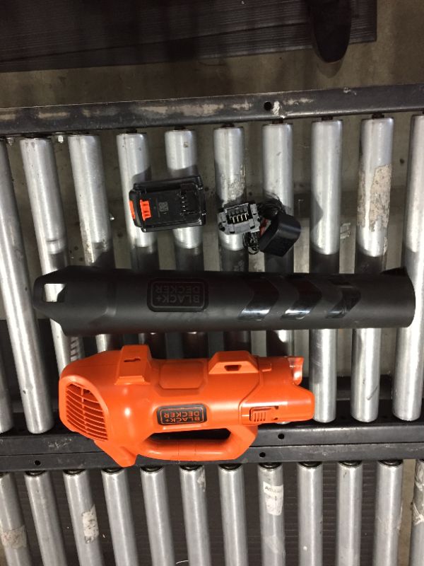Photo 2 of BLACK+DECKER 90 MPH 320 CFM 20V MAX Lithium-Ion Handheld Axial Blower with (1) 2.0Ah Battery and Charger Included

